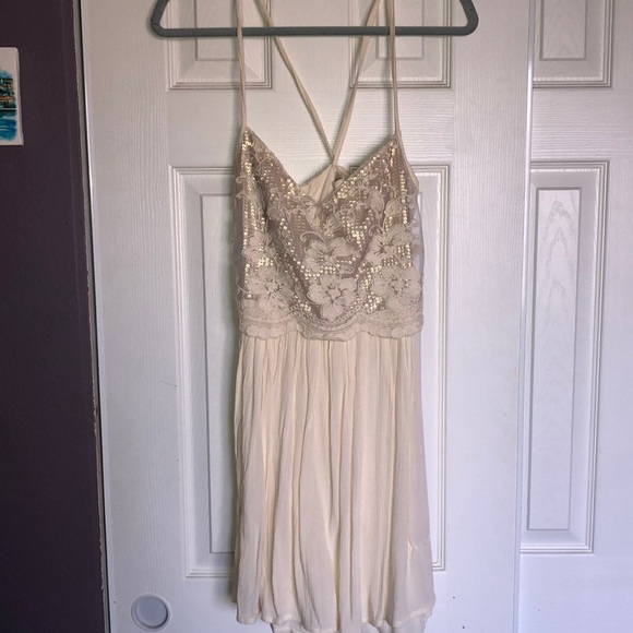 Hollister Dresses & Skirts - Beautiful Cream Colored Dress